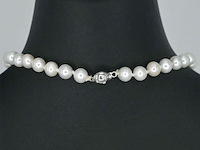 Parelsnoer met witgouden sluiting met diamant - afbeelding 7 van  11