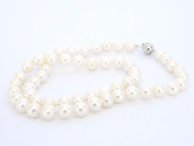 Parelsnoer met witgouden sluiting met diamant - afbeelding 10 van  11