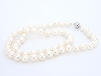 Parelsnoer met witgouden sluiting met diamant - afbeelding 10 van  11