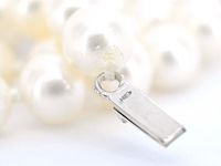 Parelsnoer met witgouden sluiting met diamant - afbeelding 11 van  11