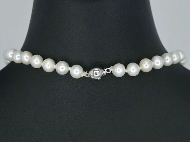 Parelsnoer met witgouden sluiting met diamant - afbeelding 7 van  11