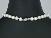 Parelsnoer met witgouden sluiting met diamant - afbeelding 7 van  11