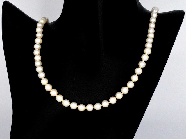 Parelsnoer met zilveren sluiting - afbeelding 2 van  9