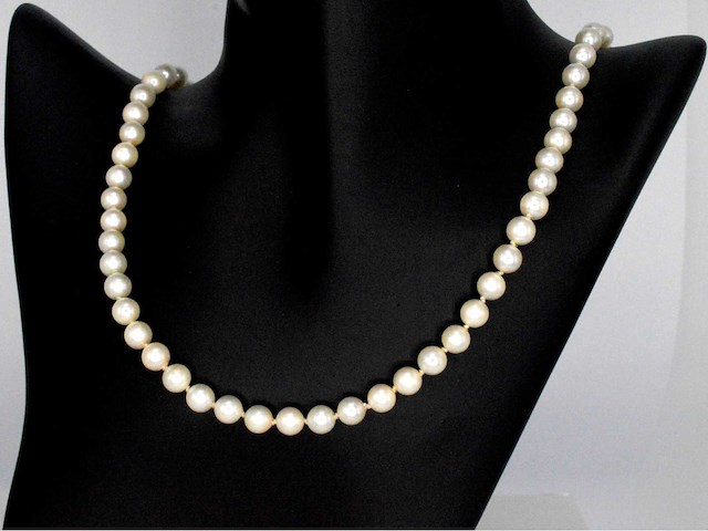 Parelsnoer met zilveren sluiting - afbeelding 4 van  9