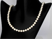 Parelsnoer met zilveren sluiting - afbeelding 4 van  9