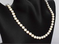 Parelsnoer met zilveren sluiting - afbeelding 5 van  9