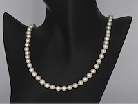 Parelsnoer met zilveren sluiting - afbeelding 7 van  9