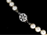 Parelsnoer met zilveren sluiting - afbeelding 8 van  9