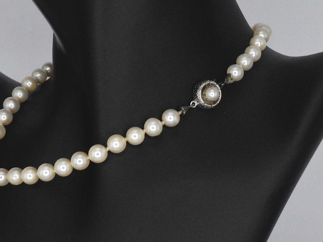 Parelsnoer met zilveren sluiting - afbeelding 9 van  9