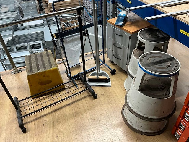 Parij diverse meubels & accessoires - afbeelding 3 van  7