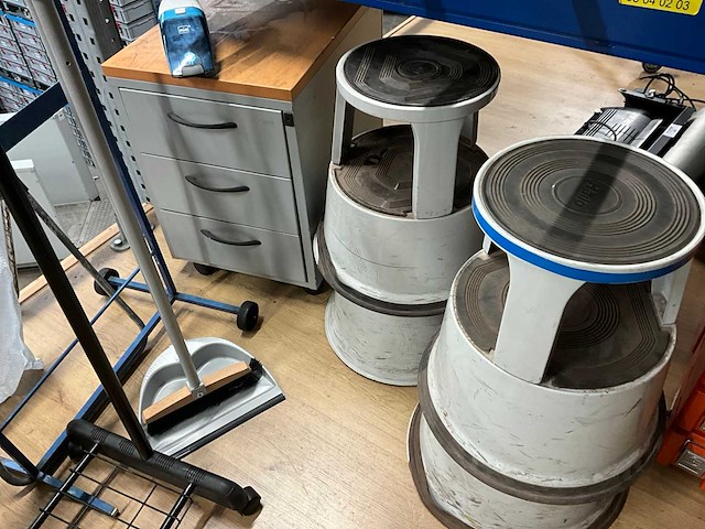 Parij diverse meubels & accessoires - afbeelding 4 van  7