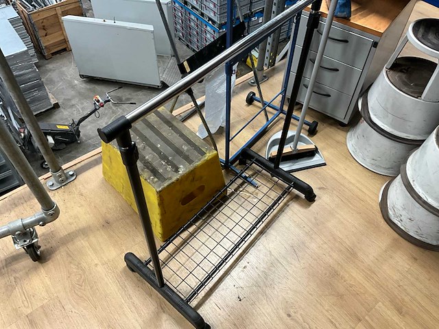 Parij diverse meubels & accessoires - afbeelding 5 van  7