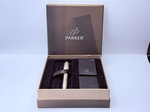 Parker fifth urban premium pearl metal ct vulpen - afbeelding 2 van  7