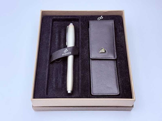 Parker fifth urban premium pearl metal ct vulpen - afbeelding 3 van  7