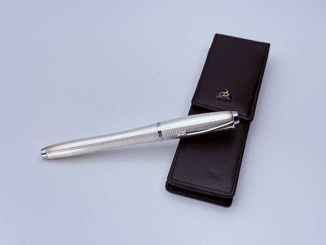 Parker fifth urban premium pearl metal ct vulpen - afbeelding 4 van  7