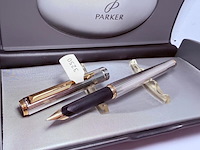 Parker guilloche vulpen met goldfilled frills en zilverkeurmerk - afbeelding 1 van  7