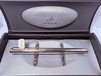Parker guilloche vulpen met goldfilled frills en zilverkeurmerk - afbeelding 2 van  7