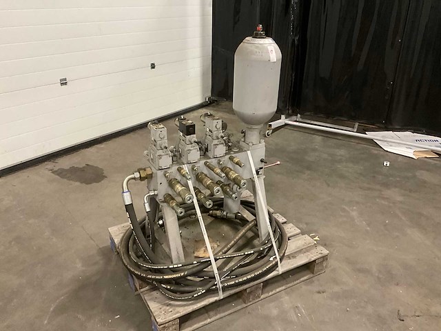 Parker hydrauliek verdeelunit - afbeelding 1 van  9