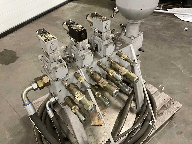 Parker hydrauliek verdeelunit - afbeelding 7 van  9