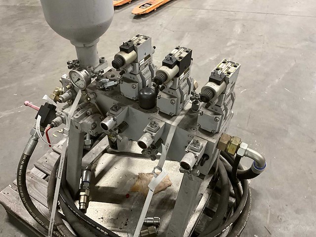 Parker hydrauliek verdeelunit - afbeelding 8 van  9