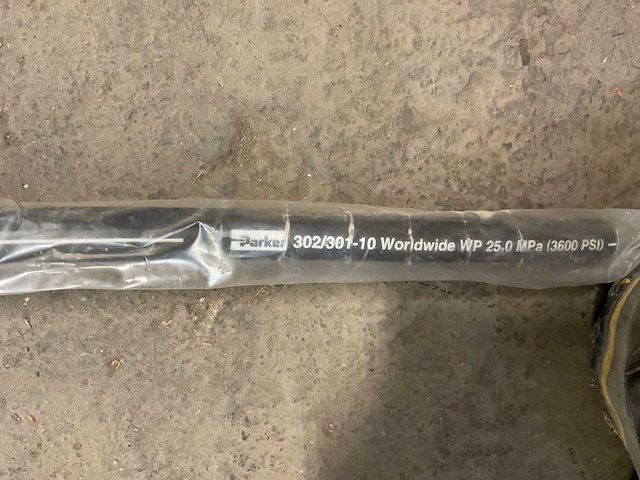 Parker nonmetallic hose assembly - afbeelding 1 van  5