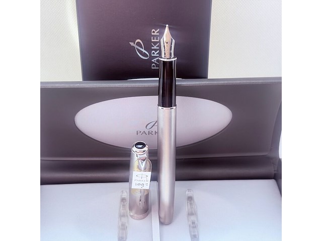 Parker sonnet vulpen - matte silver - gp nib - afbeelding 1 van  4