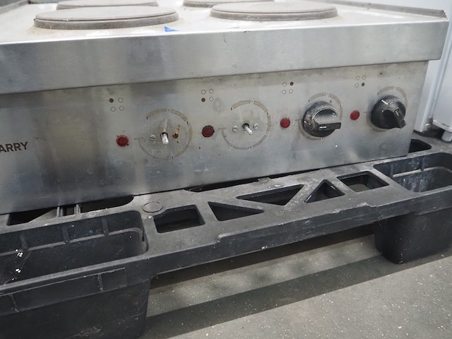 Parry - afbeelding 5 van  6