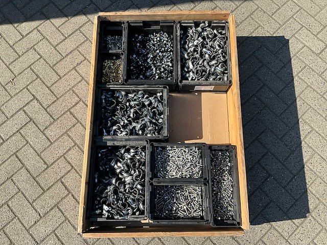 Partij - bouw- en bevestigingsmateriaal - afbeelding 1 van  3