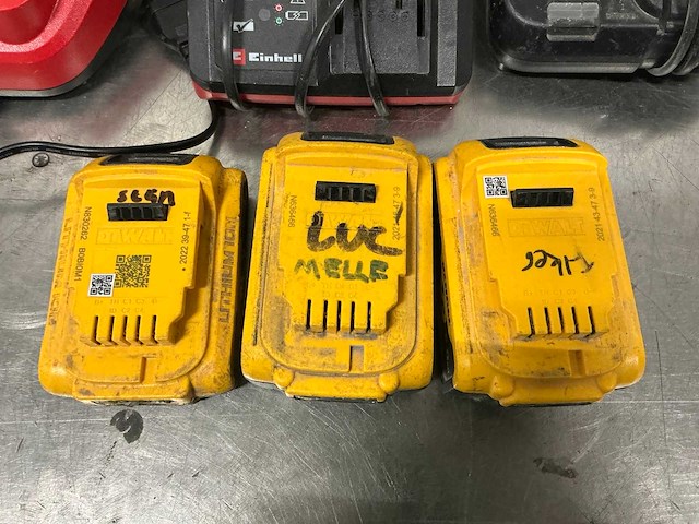 Partij - gereedschap - accu's en laders - afbeelding 3 van  5