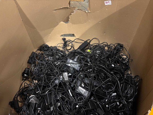 Partij - laptop laders - retourgoederen - afbeelding 1 van  5