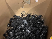 Partij - laptop laders - retourgoederen - afbeelding 1 van  5