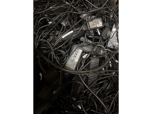 Partij - laptop laders - retourgoederen - afbeelding 2 van  5