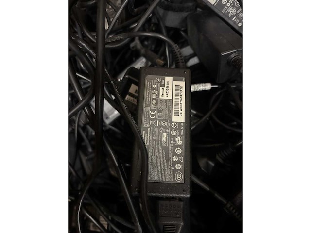 Partij - laptop laders - retourgoederen - afbeelding 3 van  5