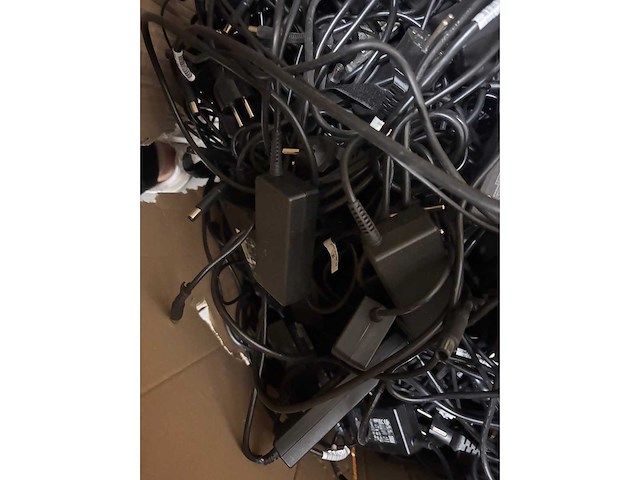 Partij - laptop laders - retourgoederen - afbeelding 5 van  5