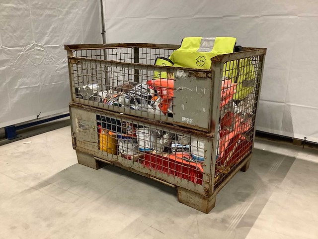 Partij - scheepvaart benodigdheden - afbeelding 1 van  8