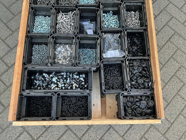 Partij - würth - bouten - moeren en bevestigingsmaterialen - afbeelding 27 van  29