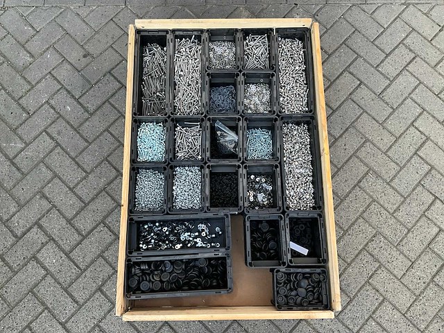 Partij - würth - bouten - moeren en bevestigingsmaterialen - afbeelding 1 van  22