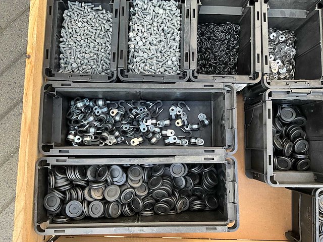 Partij - würth - bouten - moeren en bevestigingsmaterialen - afbeelding 6 van  22