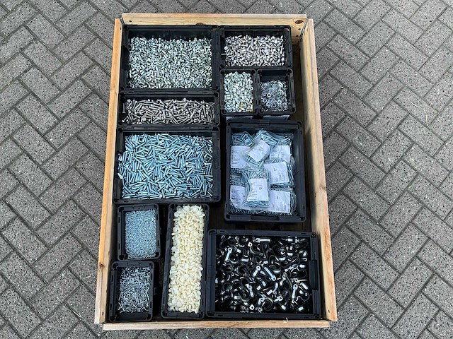 Partij - würth - bouten - moeren en bevestigingsmaterialen - afbeelding 1 van  13