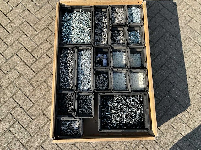 Partij - würth - bouten - moeren en bevestigingsmaterialen - afbeelding 1 van  21
