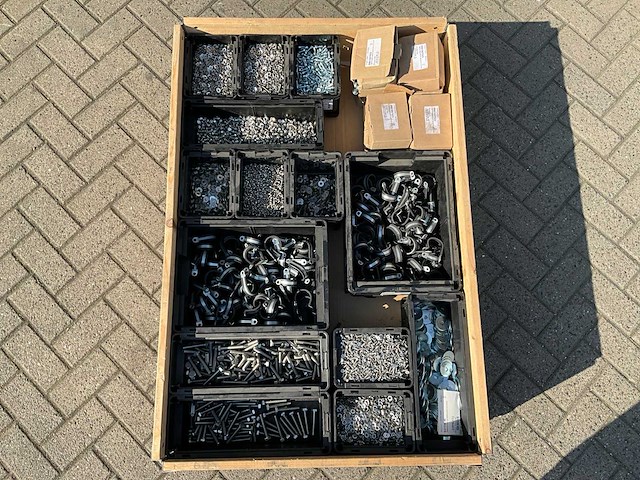 Partij - würth - bouten - moeren en bevestigingsmaterialen - afbeelding 1 van  19