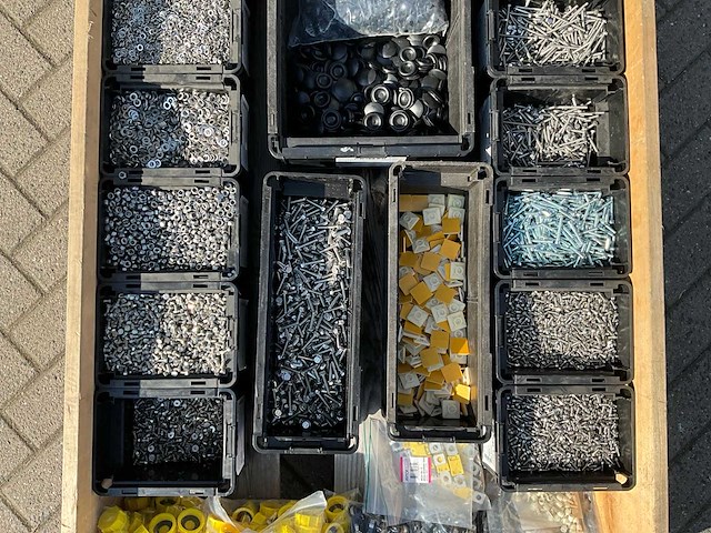 Partij - würth - bouten - moeren en bevestigingsmaterialen - afbeelding 13 van  23