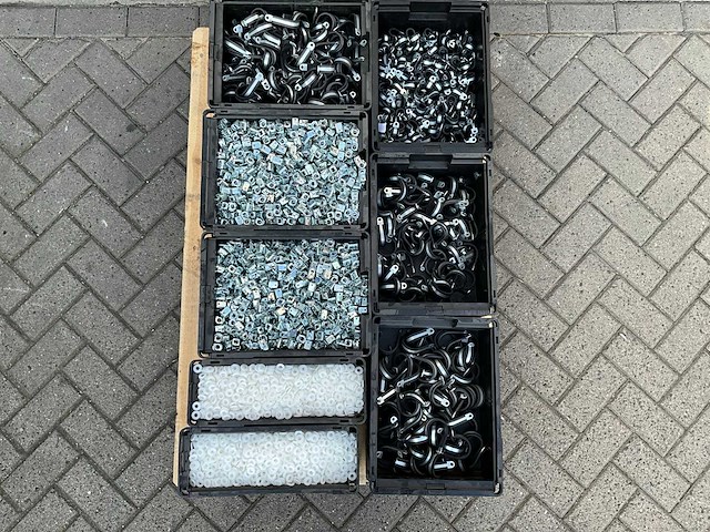 Partij - würth - bouten - moeren en bevestigingsmaterialen - afbeelding 1 van  17