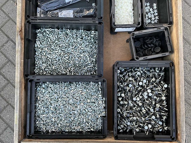 Partij - würth - bouten - moeren en bevestigingsmaterialen - afbeelding 3 van  12