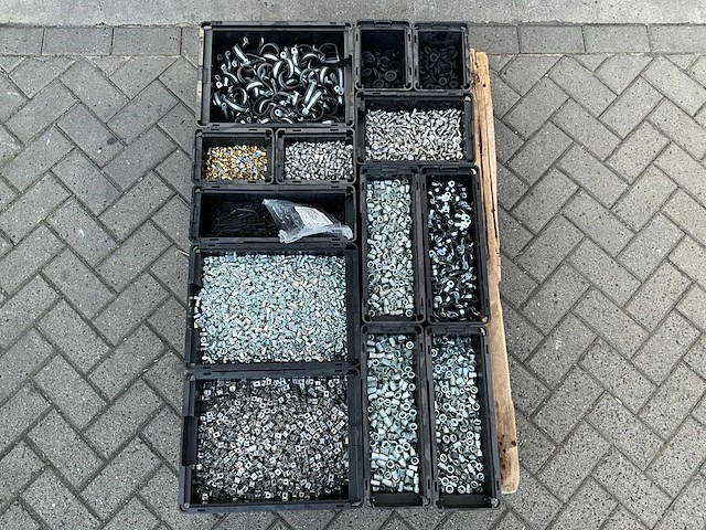 Partij - würth - bouten - moeren en bevestigingsmaterialen - afbeelding 1 van  14