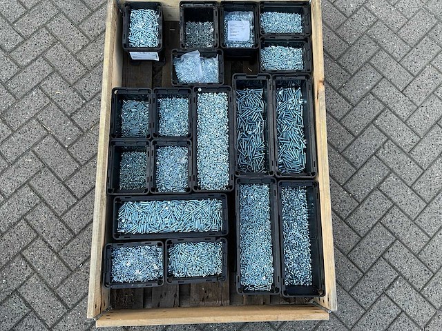 Partij - würth - bouten - moeren en bevestigingsmaterialen - afbeelding 1 van  18