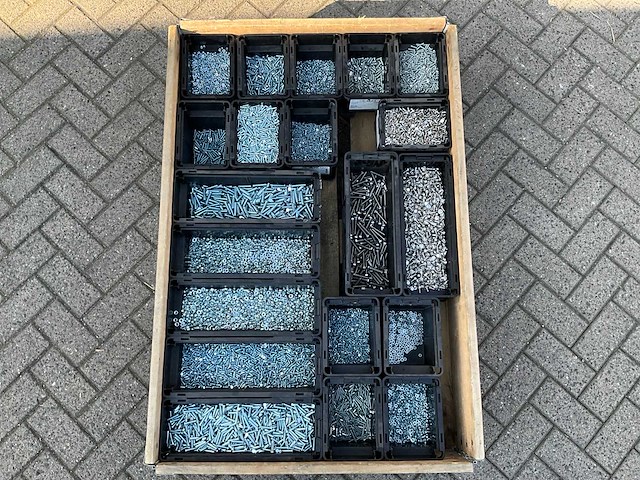 Partij - würth - bouten - moeren en bevestigingsmaterialen - afbeelding 1 van  18