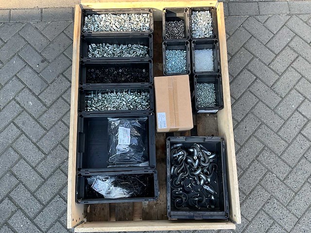Partij - würth - bouten - moeren en bevestigingsmaterialen - afbeelding 1 van  16