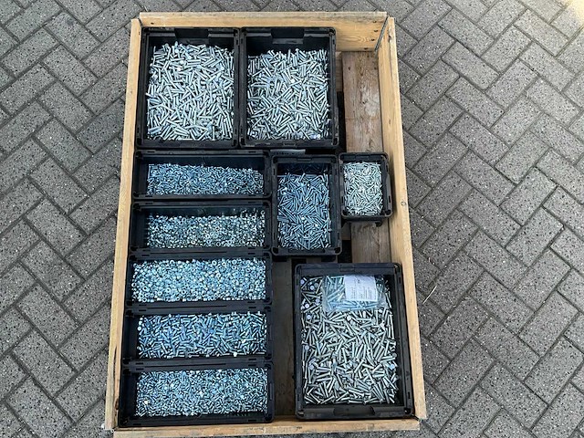 Partij - würth - bouten - moeren en bevestigingsmaterialen - afbeelding 1 van  12