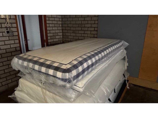 Partij 1 - mtf matras retouren - afbeelding 2 van  15
